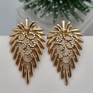 ✨2/$10✨ Vintage Gold-Tone Leaf Cluster Stud Earrings Statement Nature Design